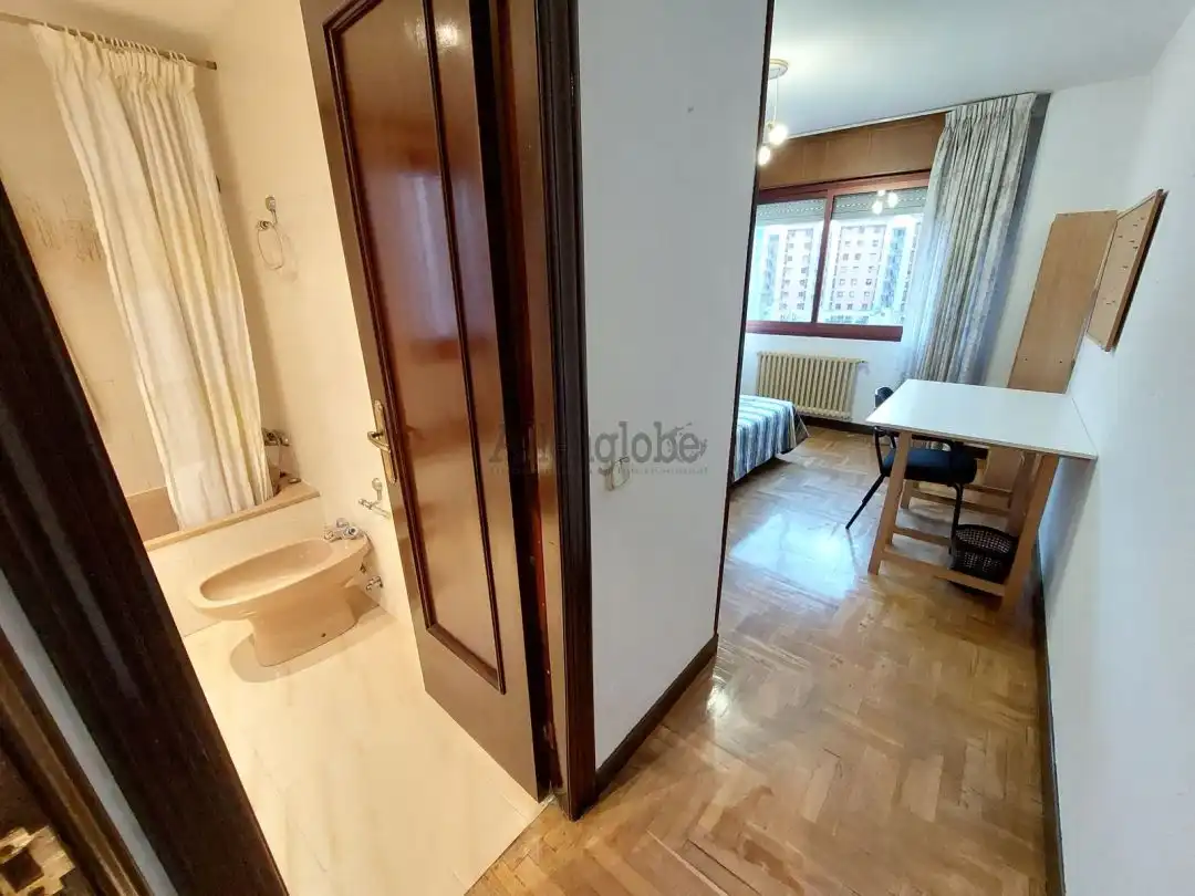 Bedroom of Flat for rent in Oviedo   with Heating