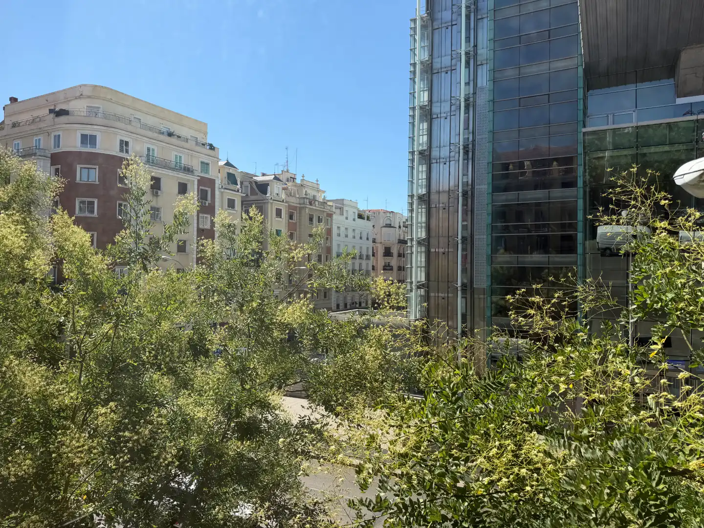 Außenansicht von Wohnung zur Miete in Madrid mit Heizung, Abstellraum und Möbliert