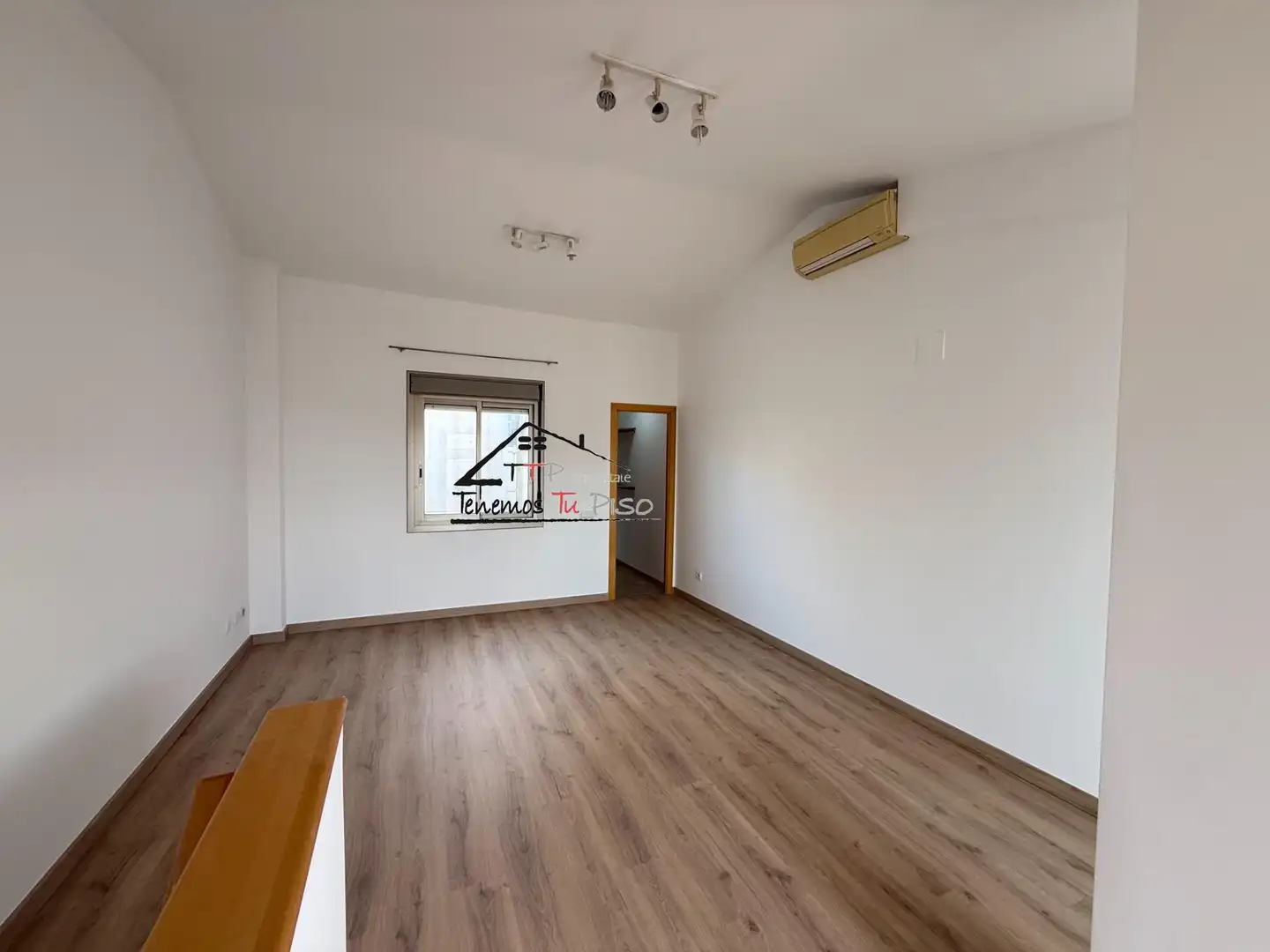 Wohnzimmer von Dachboden zum Verkauf in Benicarló mit Klimaanlage, Terrasse und Balkon