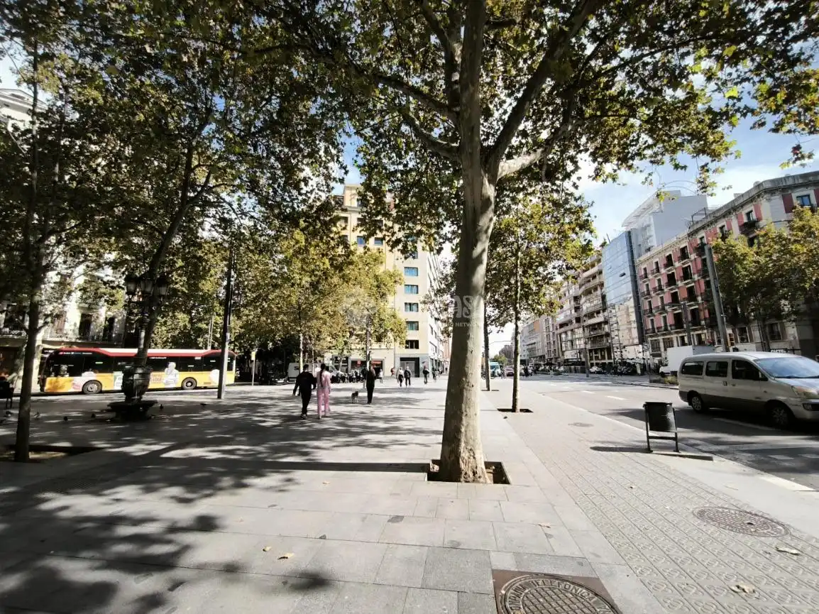 Vista exterior de Piso en venta en Barcelona
