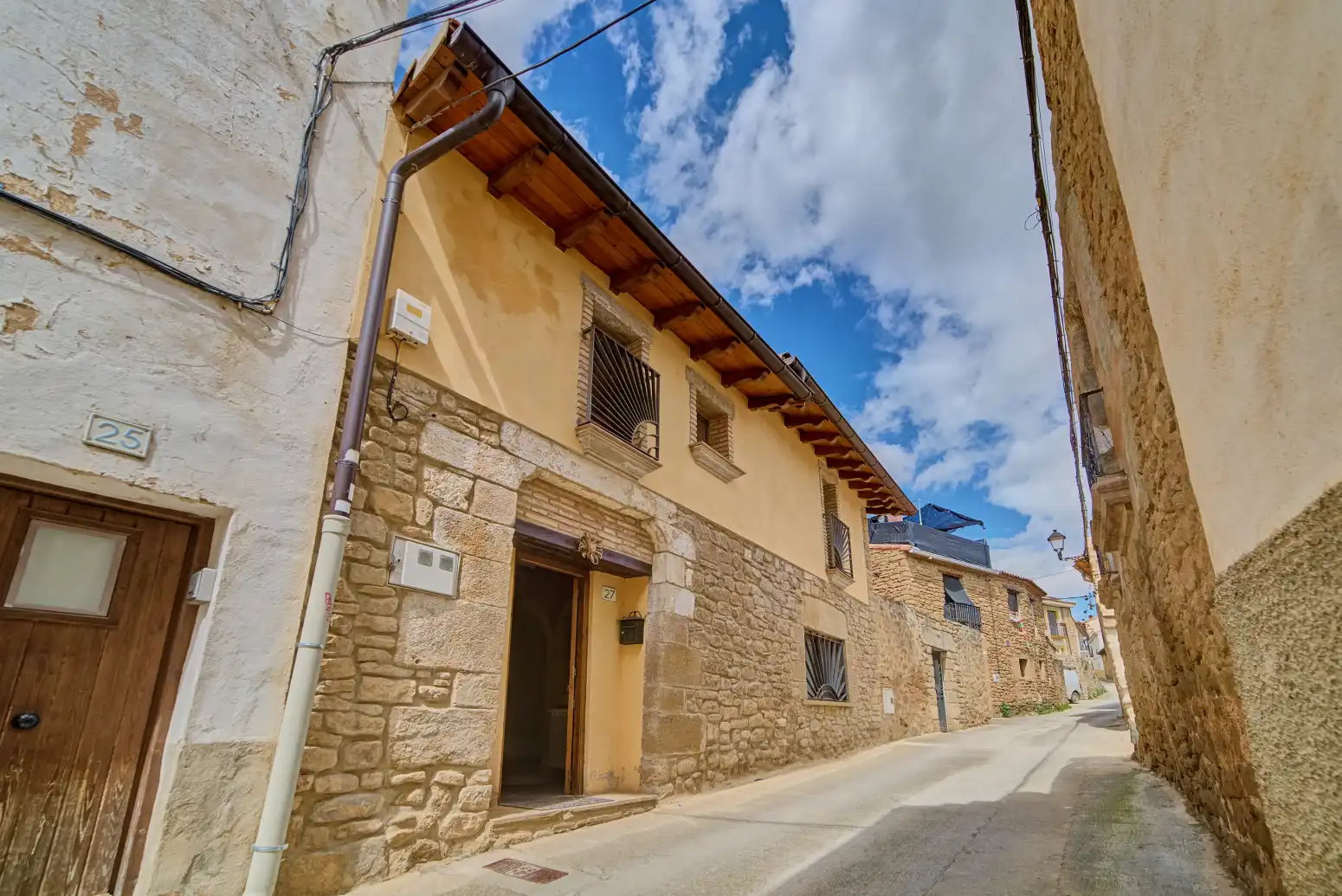 Vista exterior de Casa adosada en venda en Artajona amb Calefacció, Parquet i Terrassa