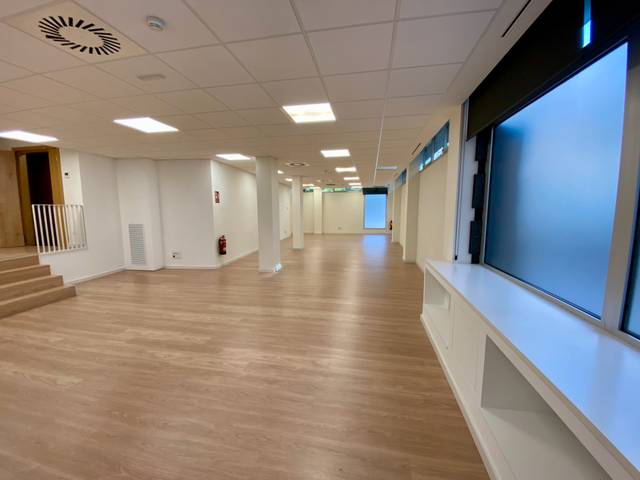 Oficina en Alquiler en Carrer de Lluçà en Barri de les Corts