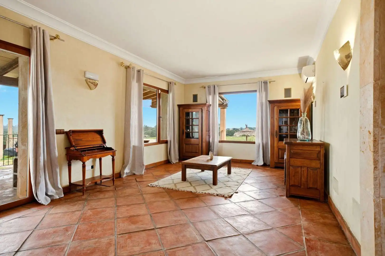Sala d'estar de Casa o xalet en venda en Llubí amb Aire condicionat, Calefacció i Jardí privat