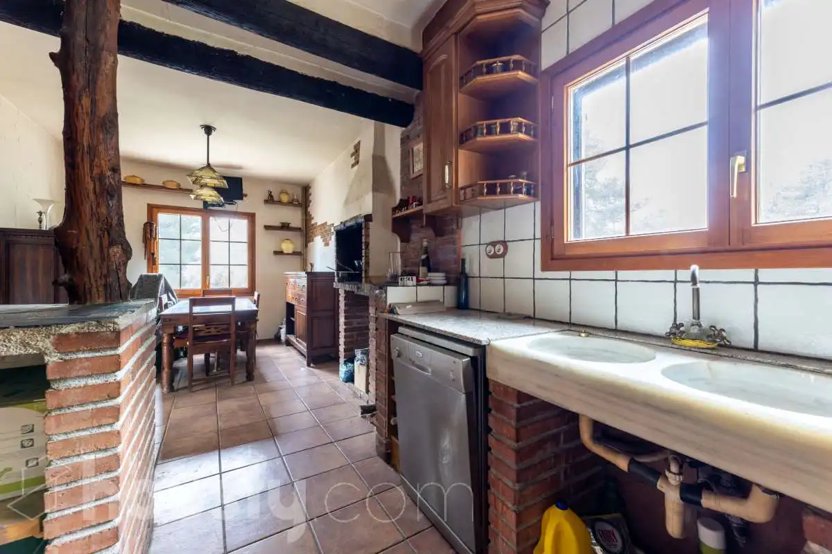 Cuina de Casa o xalet en venda en Torrelles de Foix amb Aire condicionat, Calefacció i Jardí privat