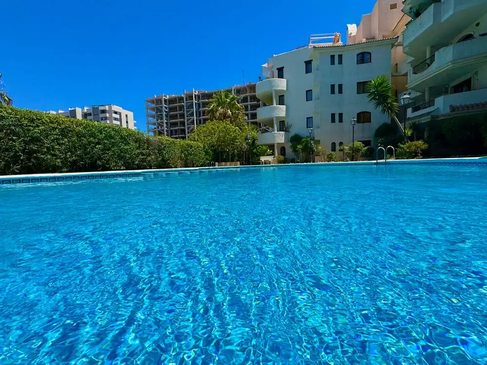 Apartamento con piscina en venta en Punta Prima, imagen 2