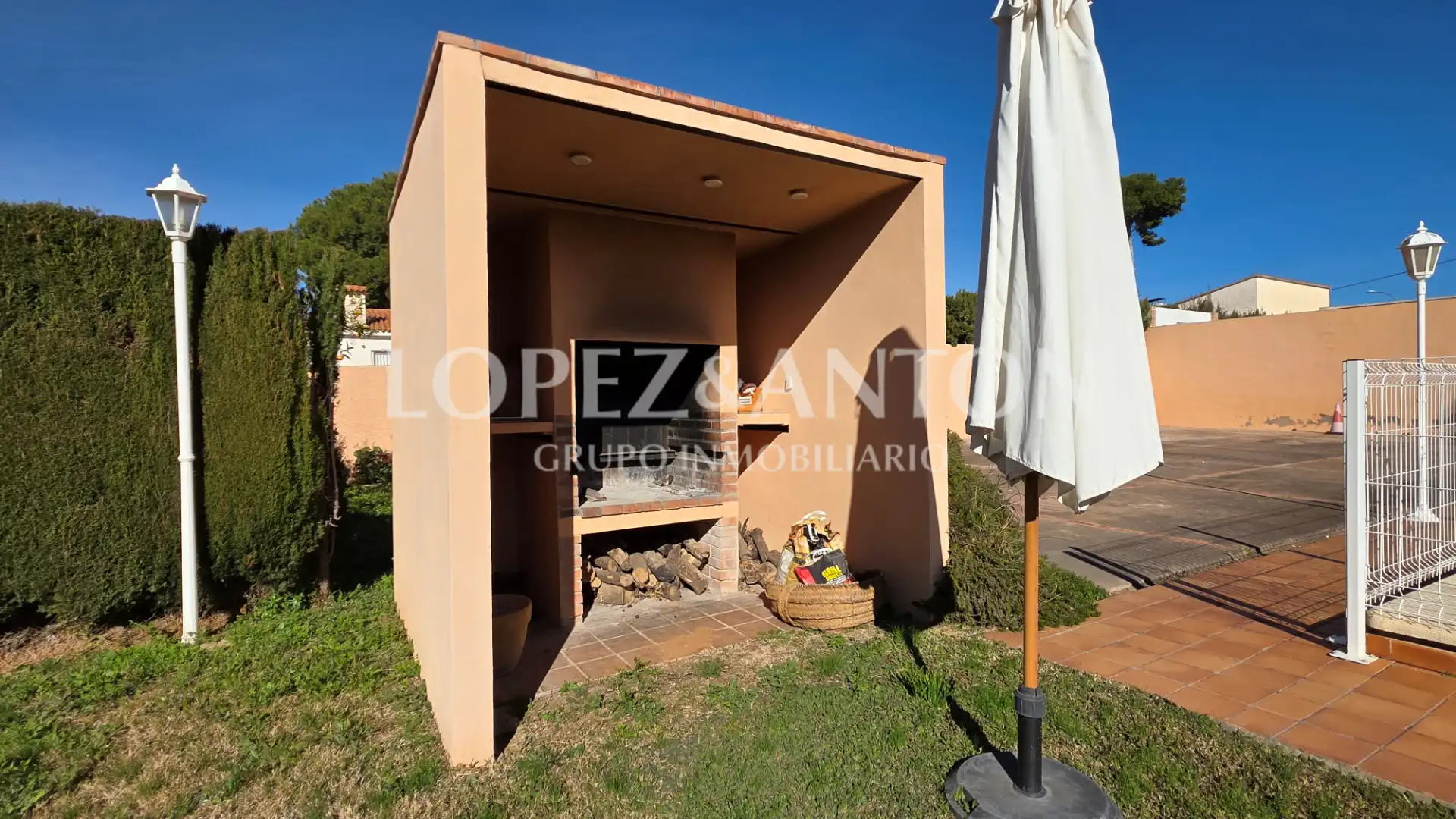 Jardí de Casa o xalet en venda en La Pobla de Vallbona amb Aire condicionat, Calefacció i Jardí privat