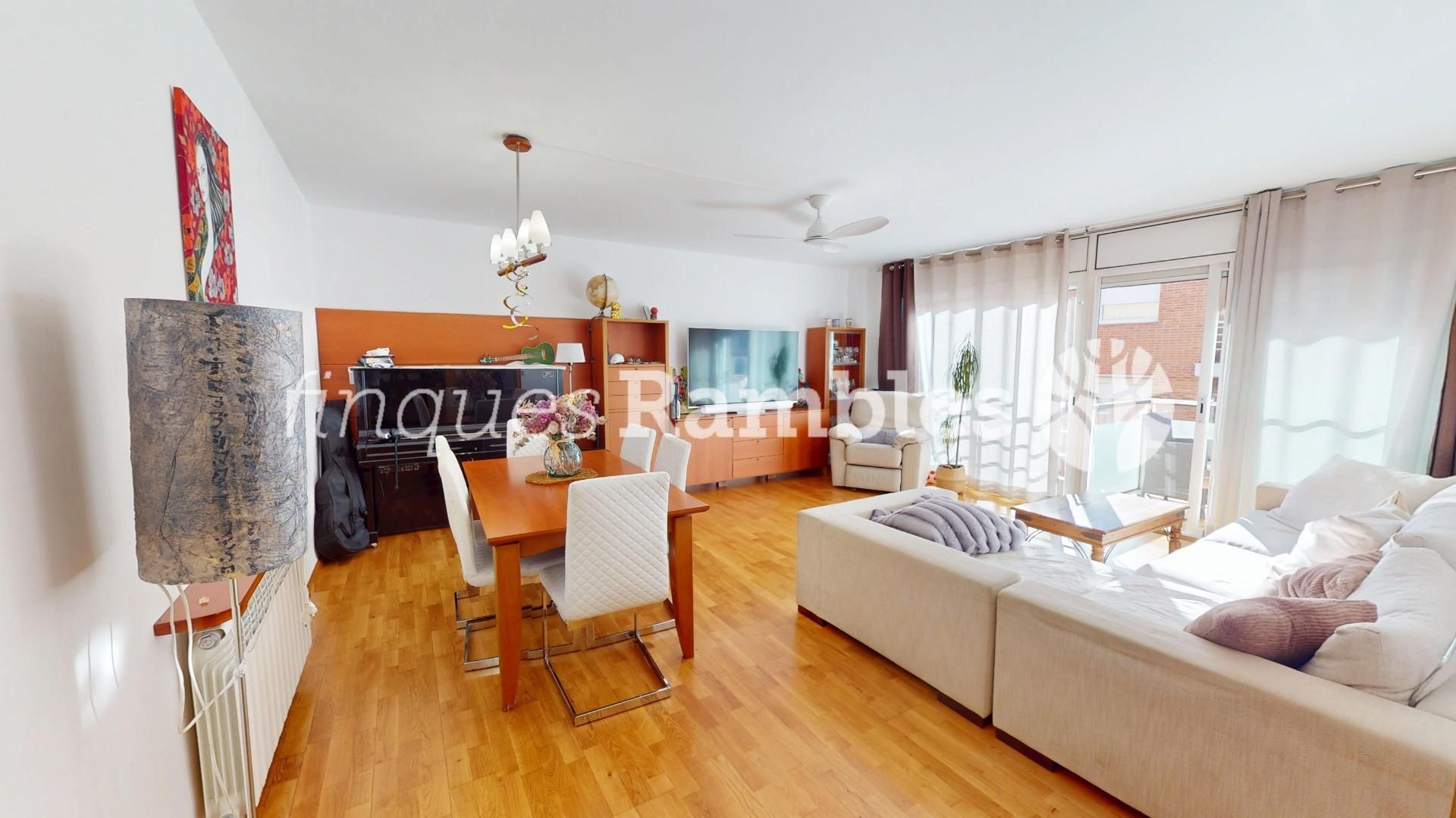 Living room of Flat for sale in Igualada  with Heating, Parquet flooring and Terrace