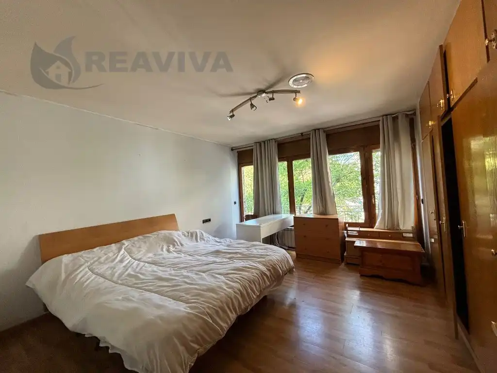 Habitación de Piso en venta en La Seu d'Urgell con Horno, Lavadora y Microondas