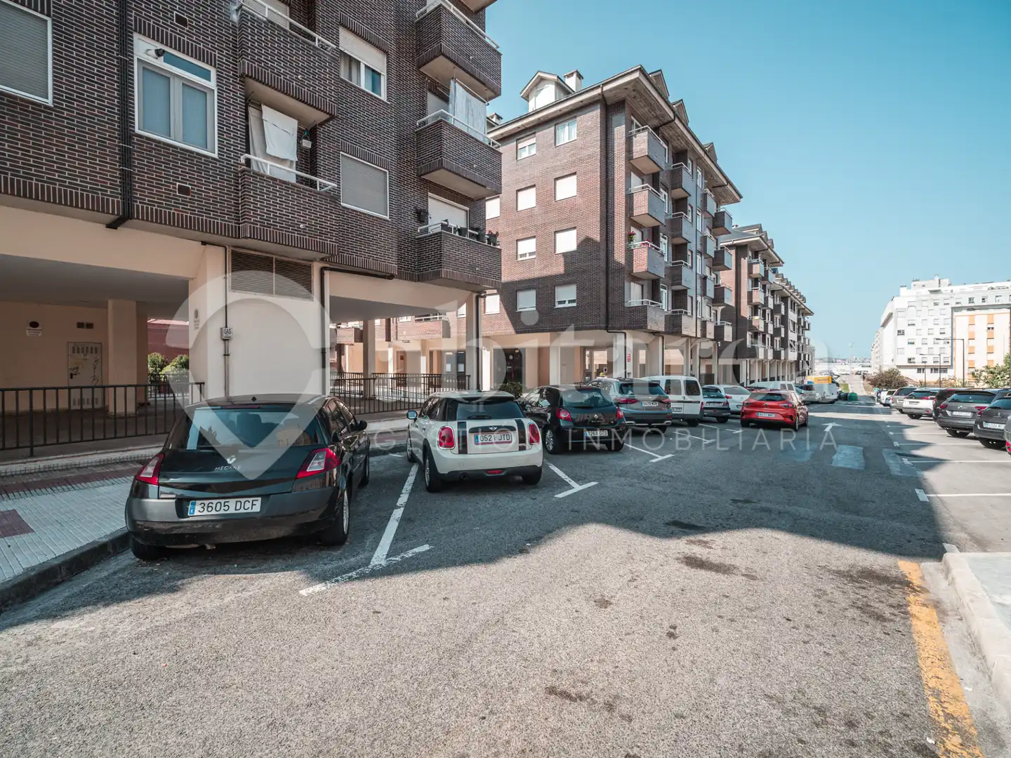 Aparcament de Pis en venda en Camargo amb Calefacció, Parquet i Terrassa