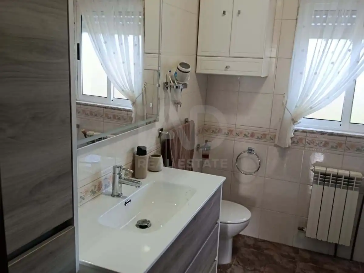 Bany de Casa o xalet en venda en Narón amb Calefacció, Terrassa i Piscina