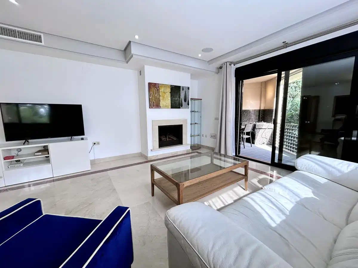Apartament amb piscina en venda a Nueva Andalucía, imagen 3