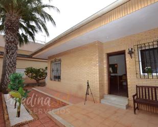 Vista exterior de Casa o xalet de lloguer en Cartagena amb Terrassa