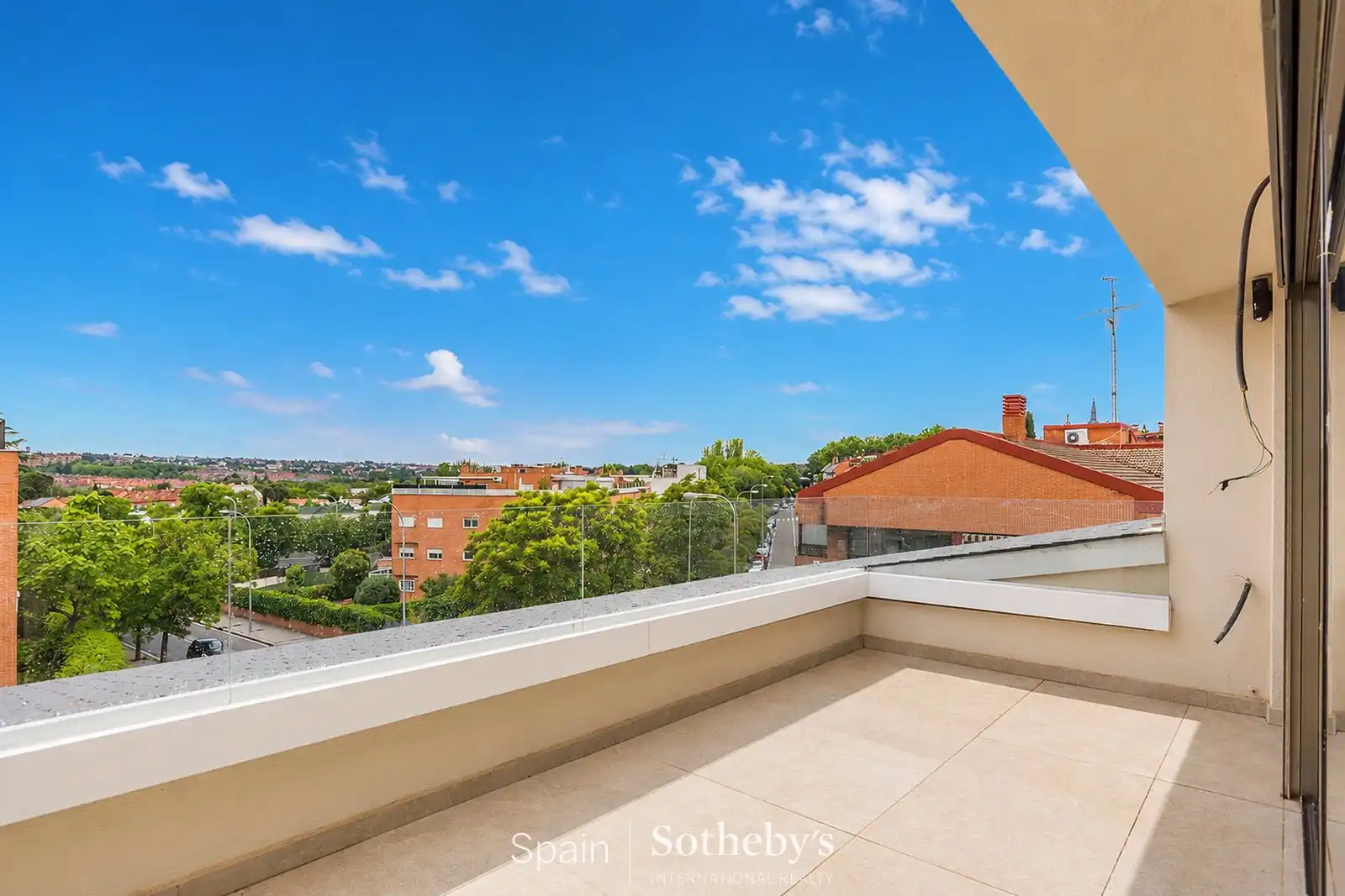 Terrassa de Casa adosada de lloguer en Madrid amb Aire condicionat, Calefacció i Jardí privat
