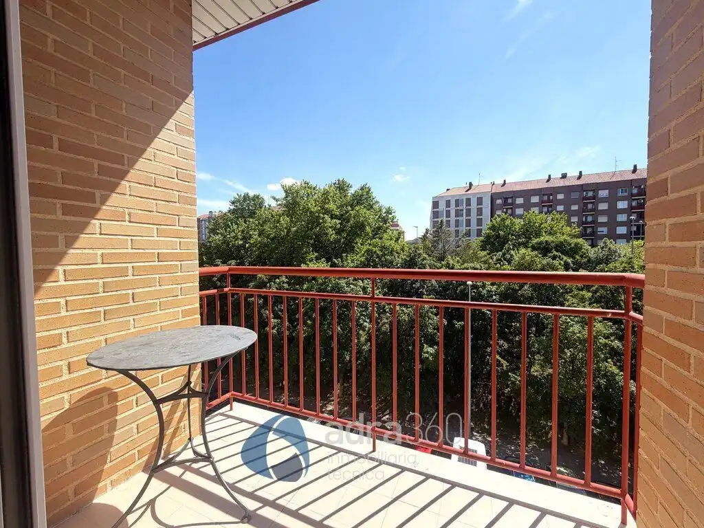 Terrasse von Wohnung zur Miete in  Logroño mit Heizung