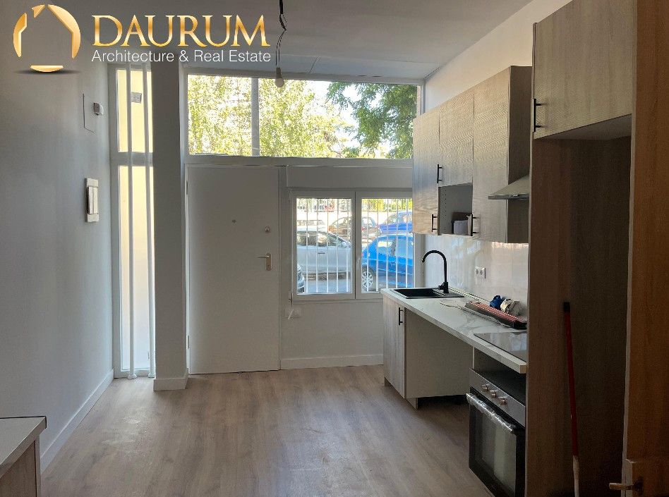Exterior view of Study for sale in  Madrid Capital  with Air Conditioner and Heating