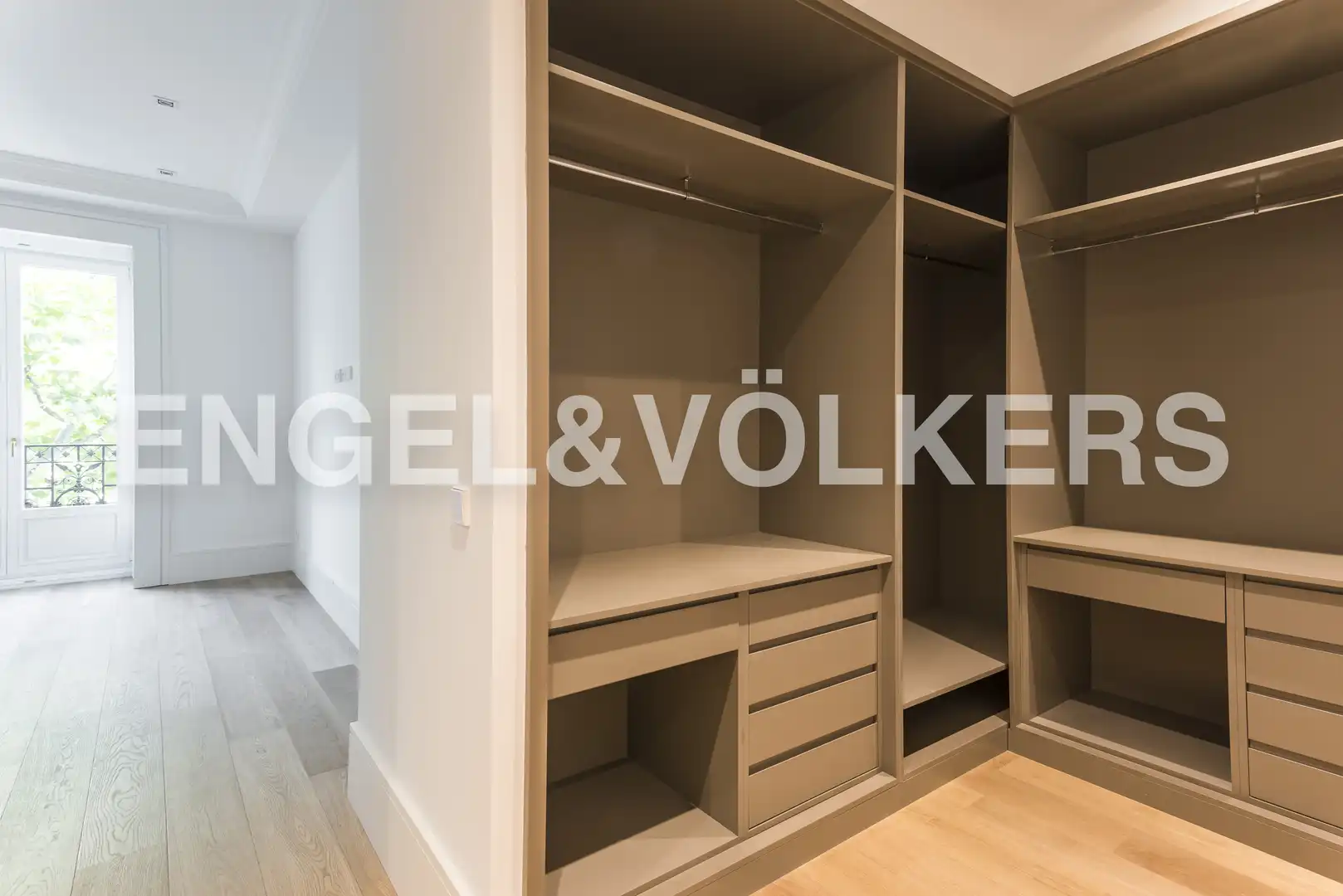 Bedroom of Flat for rent in Madrid  with Air Conditioner, Heating and Storage room