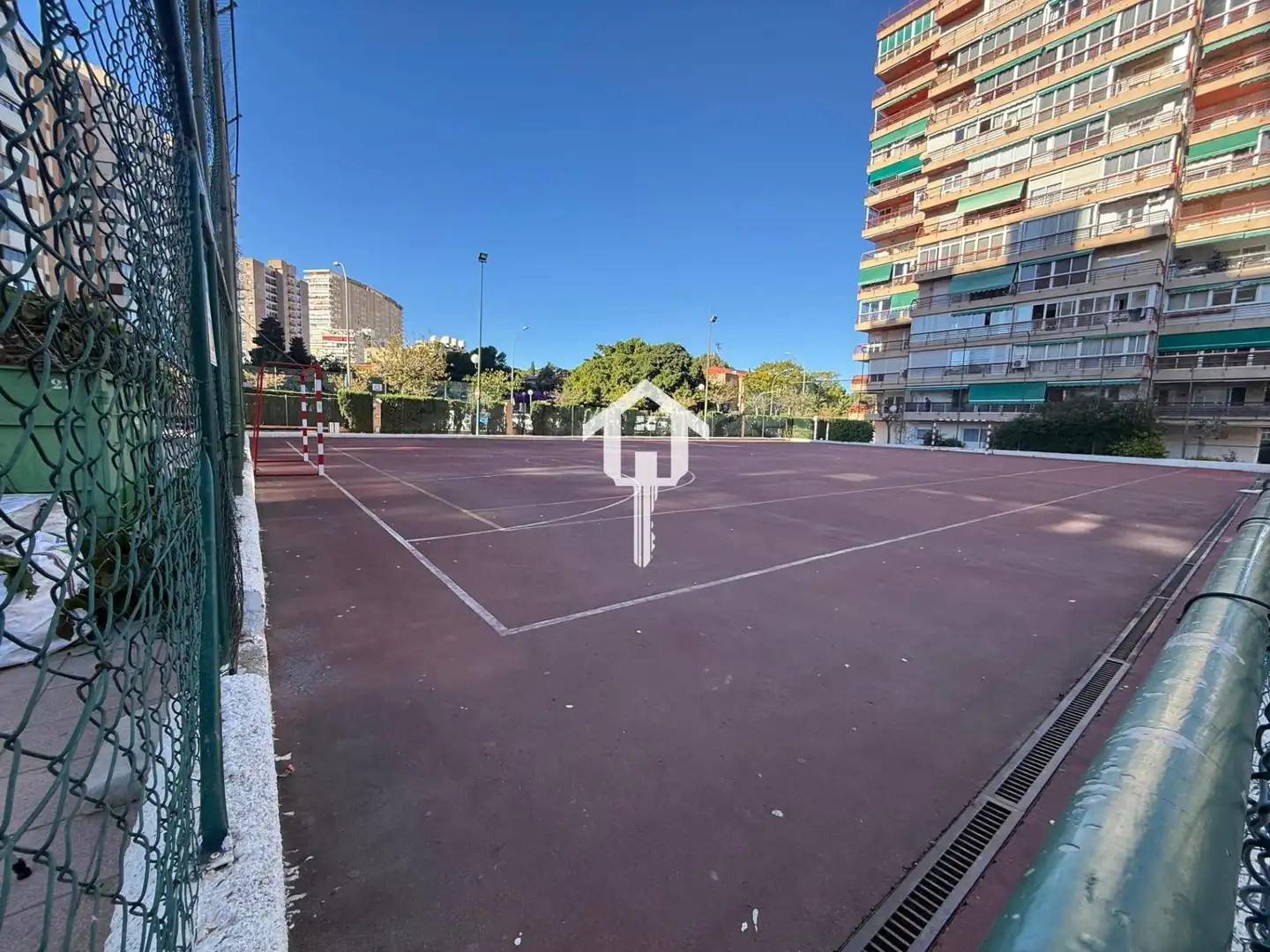 Vista exterior de Pis en venda en Alicante / Alacant amb Terrassa, Moblat i Piscina comunitària