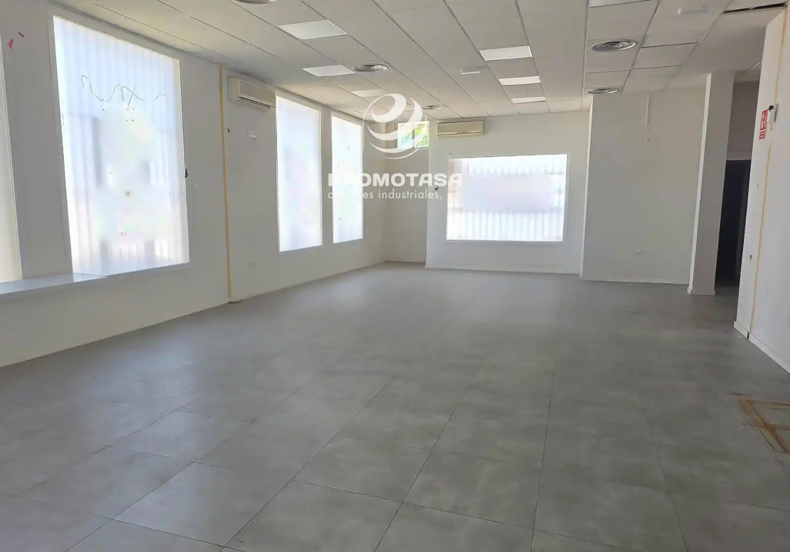 Industrial building for sale in Sevilla la Nueva