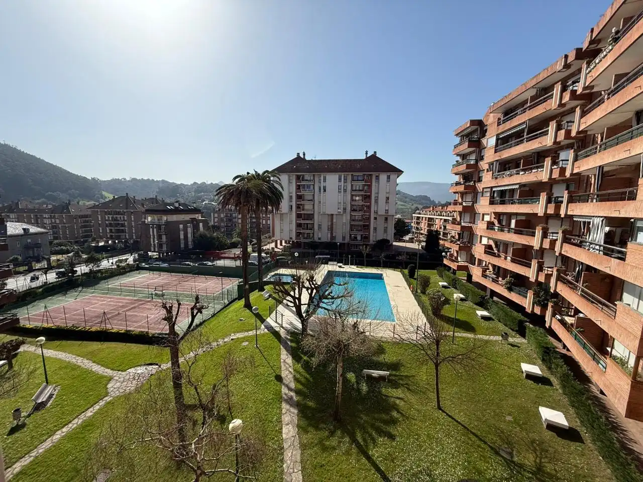 Vista exterior de Pis en venda en Castro-Urdiales amb Calefacció, Parquet i Terrassa