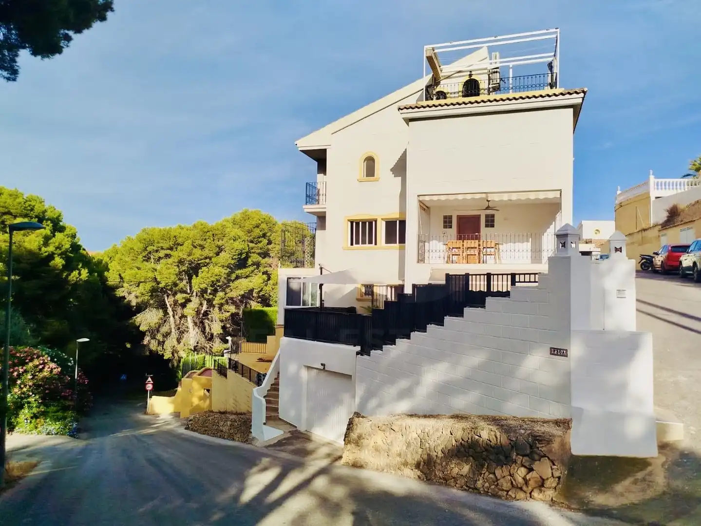 Vista exterior de Casa o xalet en venda en La Nucia amb Aire condicionat, Calefacció i Terrassa