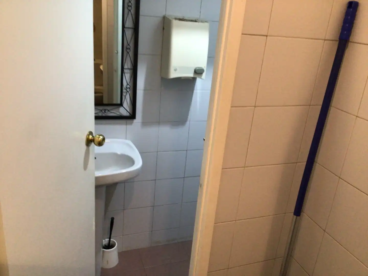 Business premises for transfer in Ciutat Vella, imagen 22