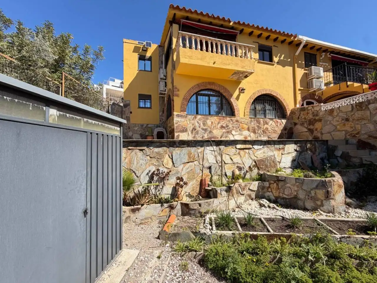 Vista exterior de Casa adosada en venda en Borriol amb Aire condicionat, Calefacció i Jardí privat