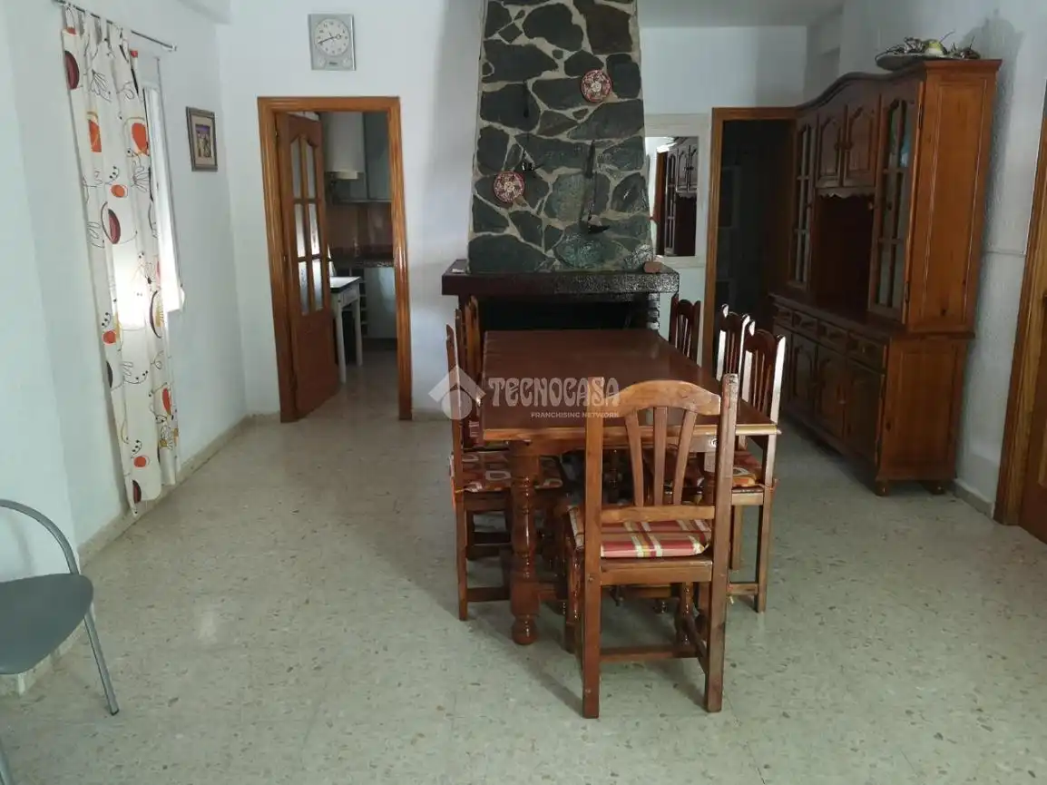 Menjador de Finca rústica en venda en Lucena amb Jardí privat
