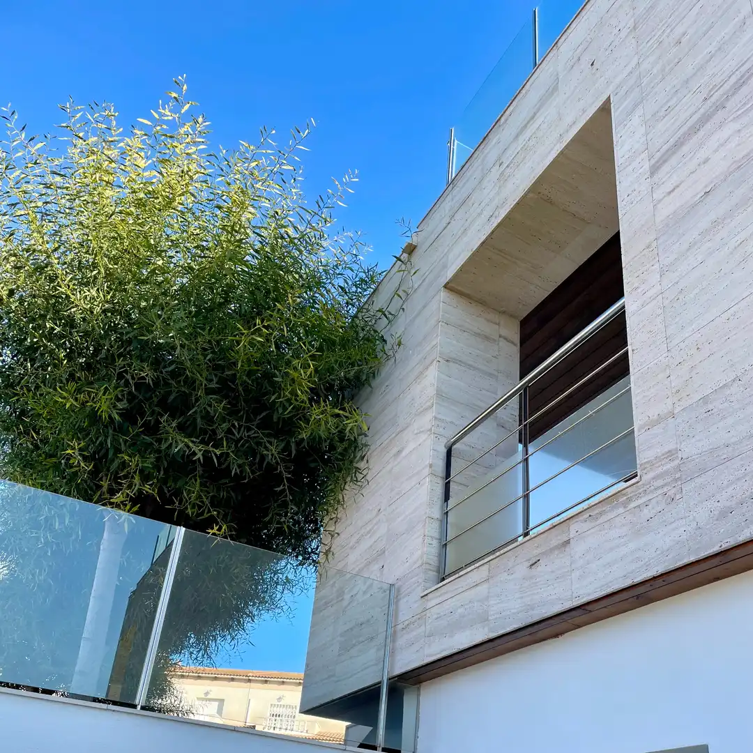 Vista exterior de Casa o xalet de lloguer en El Vendrell amb Aire condicionat, Calefacció i Jardí privat