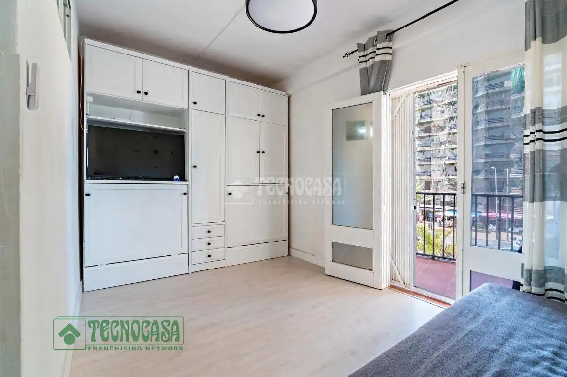 Bedroom of Flat for sale in Roquetas de Mar  with Terrace, Furnished and Alarm