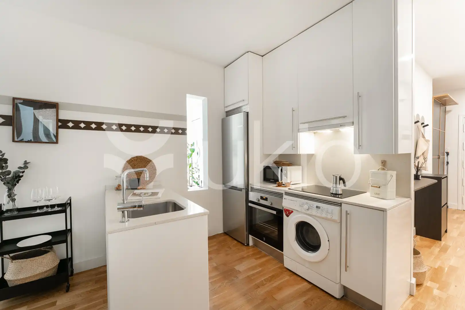 Cuina de Apartament de lloguer en Madrid amb Aire condicionat, Calefacció i Moblat