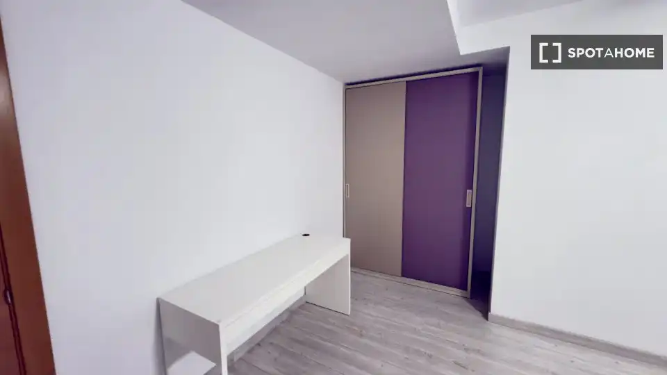 Bedroom of Flat for share in Parets del Vallès  with Air Conditioner, Heating and Furnished