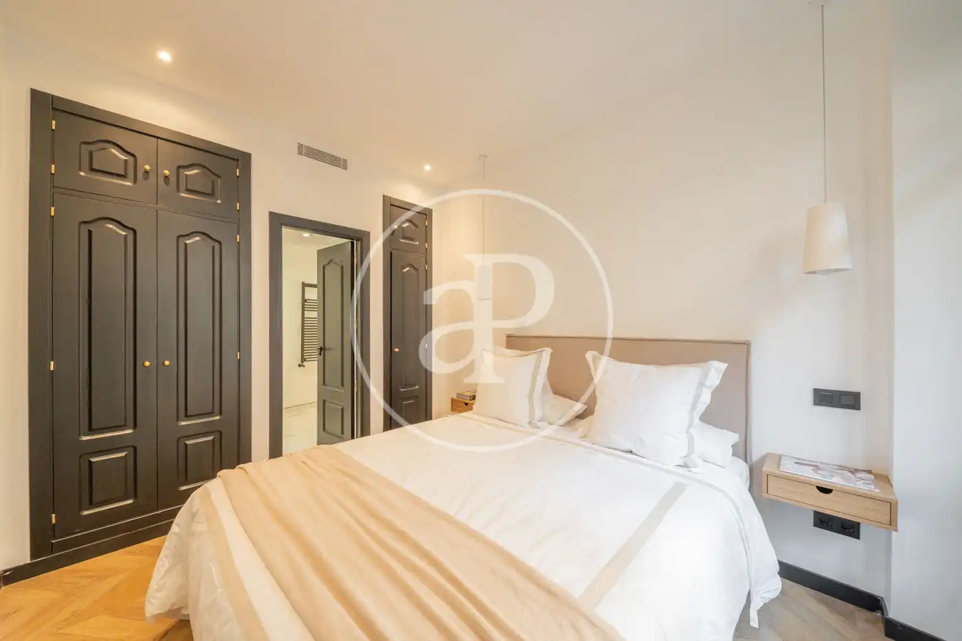 Bedroom of Flat for sale in Madrid  with Air Conditioner, Heating and Storage room