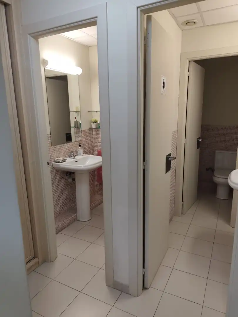 Badezimmer von Büro zur Miete in Fuencarral - El Pardo