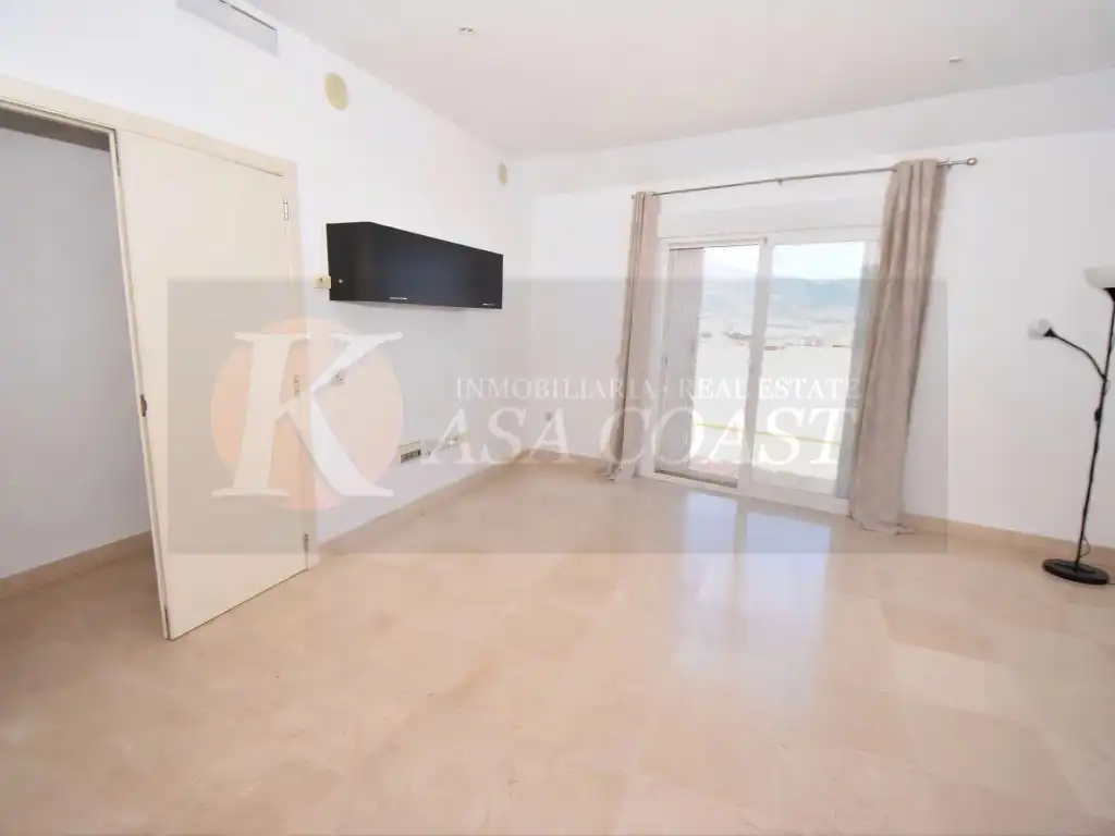Bedroom of Attic for sale in Fuengirola  with Air Conditioner, Private garden and Terrace