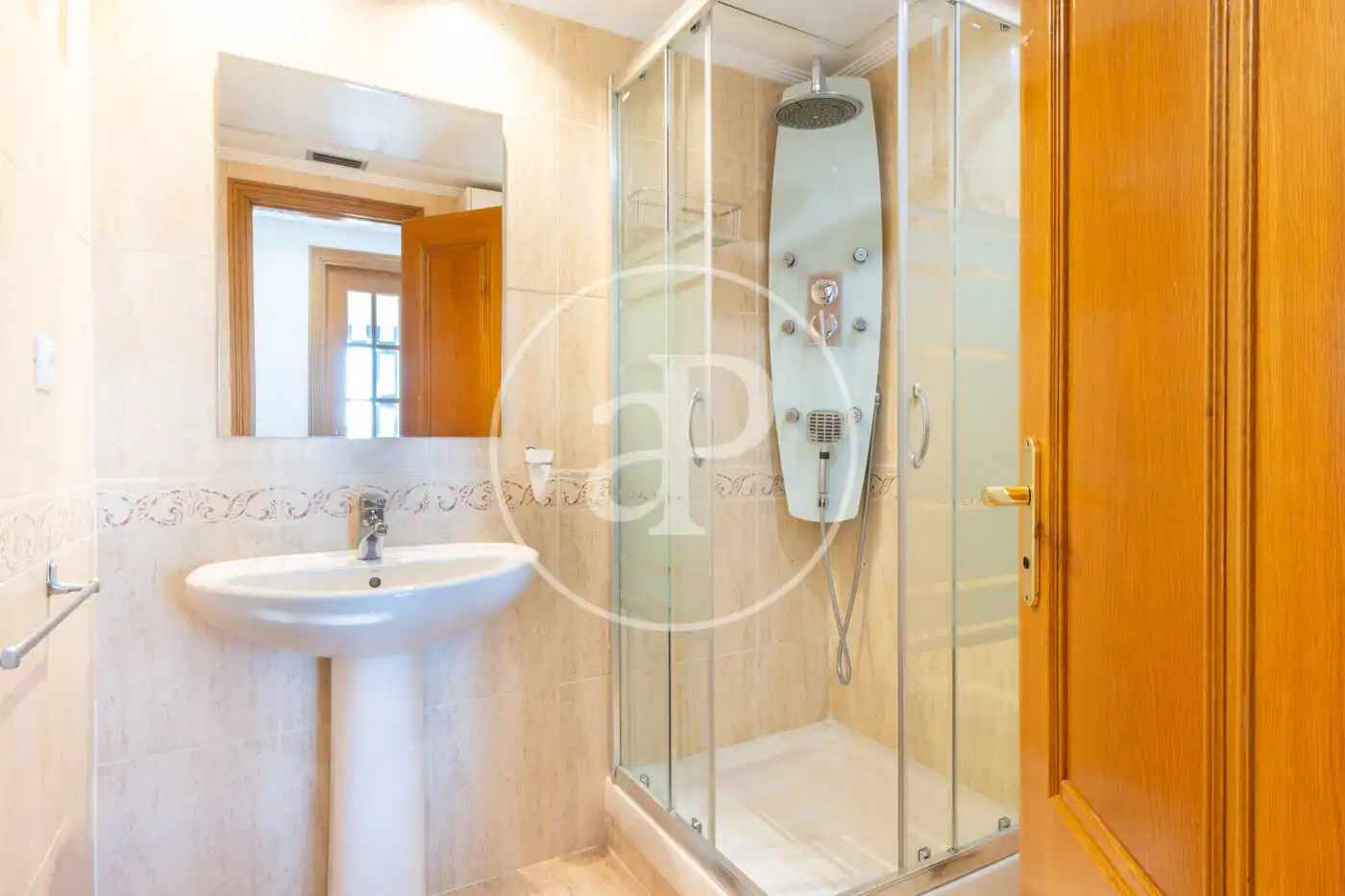 Bathroom of Flat for sale in Valencia  with Air Conditioner, Heating and Private garden