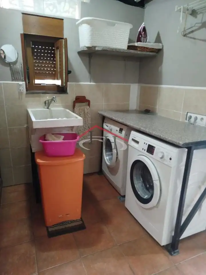Cuina de Casa o xalet en venda en Villadangos del Páramo amb Calefacció, Jardí privat i Piscina