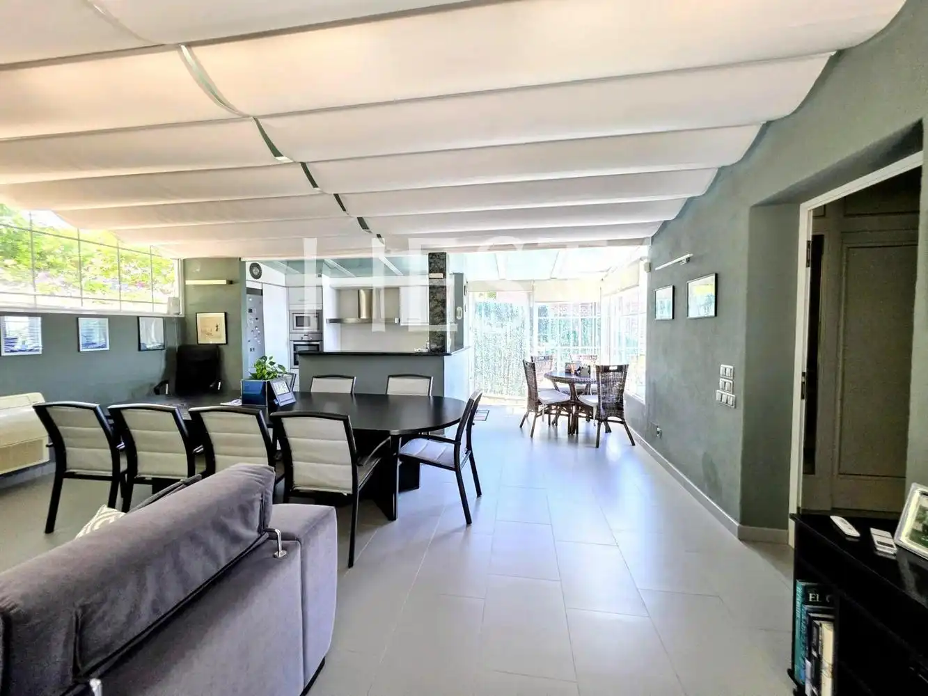 Menjador de Casa o xalet en venda en Castelldefels amb Calefacció, Jardí privat i Parquet