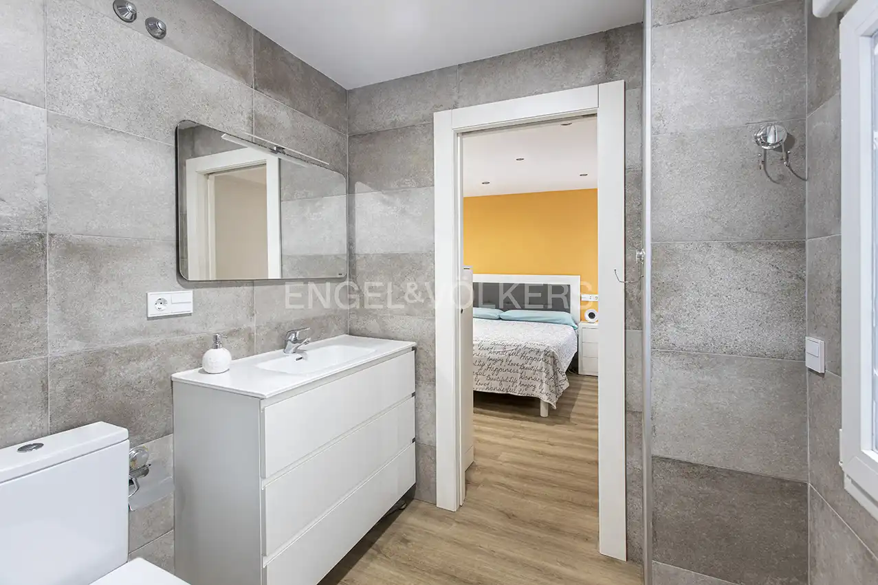Baño de Piso en venta en Gijón  con Calefacción y Terraza