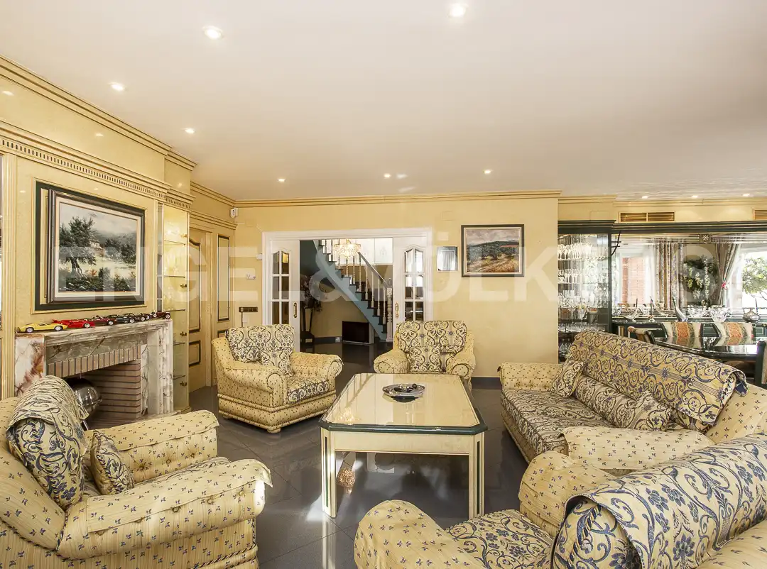 Sala d'estar de Casa o xalet en venda en Premià de Dalt amb Aire condicionat, Calefacció i Jardí privat