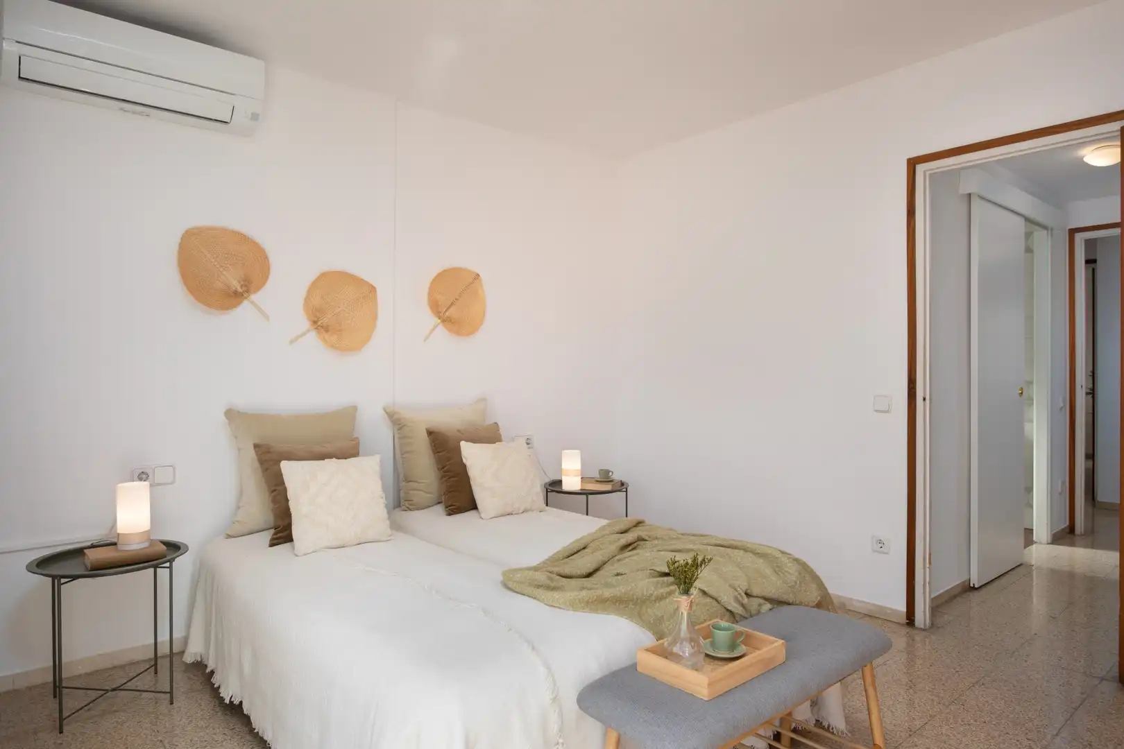 Schlafzimmer von Dachboden zum Verkauf in Girona mit Klimaanlage, Heizung und Terrasse