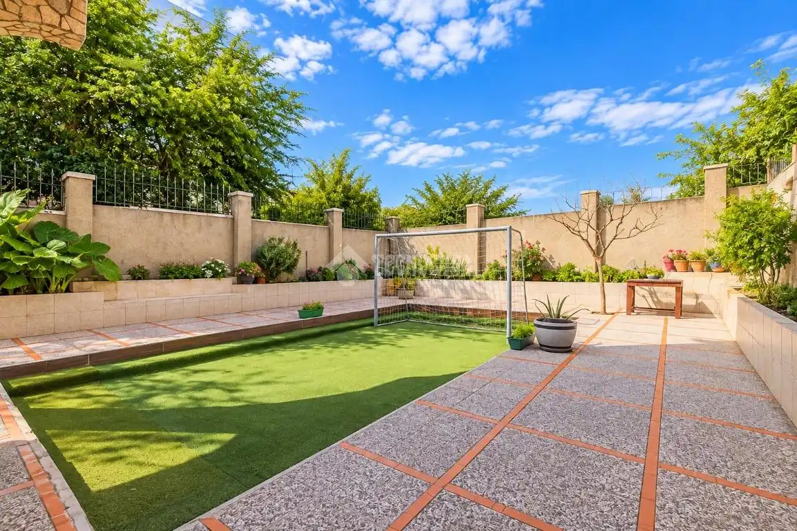House with terrace for sale in Centre
