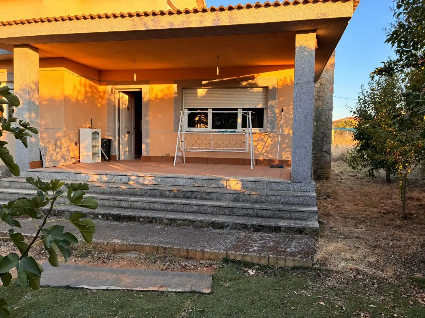 Vista exterior de Casa o xalet en venda en Calvarrasa de Arriba amb Calefacció i Terrassa