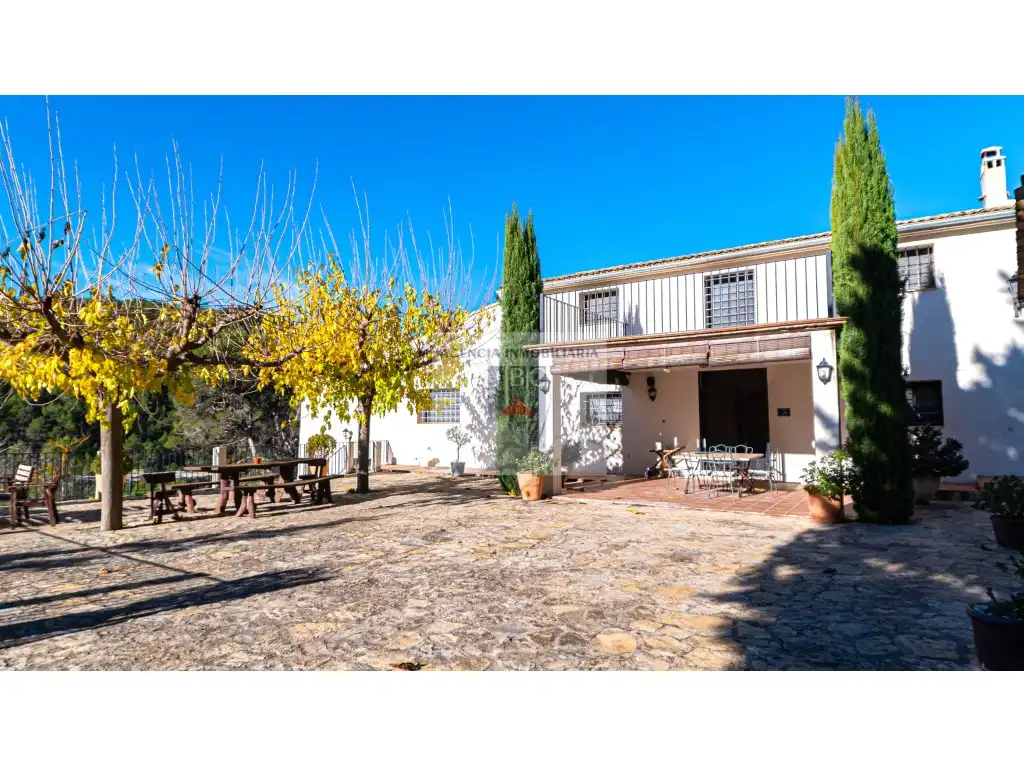 Vista exterior de Finca rústica en venda en Alcoy / Alcoi amb Jardí privat, Traster i Piscina