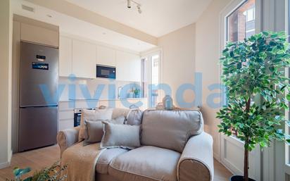 Living room of Flat to rent in  Madrid Capital  with Air Conditioner, Heating and Balcony