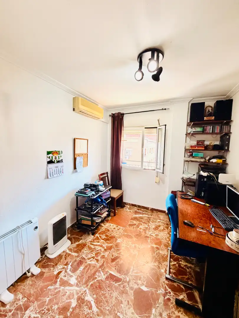Bedroom of Flat for sale in Sevilla  with Air Conditioner and Terrace