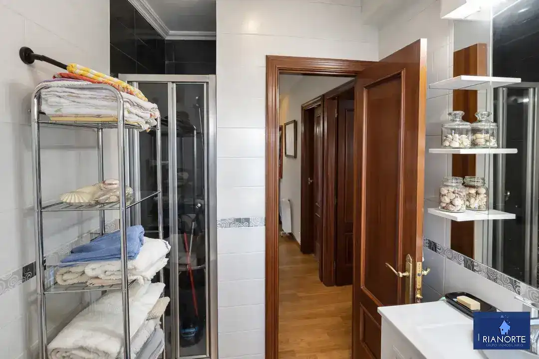 Baño de Piso en venta en Gozón con Calefacción, Trastero y Amueblado