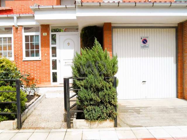 Casa-chalet en Venta en Trobajo del Camino