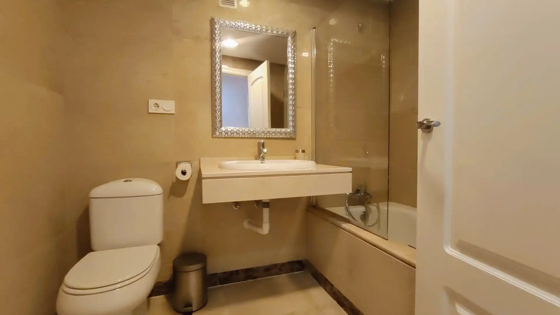 Apartamento de alquiler en E-2, La Duquesa