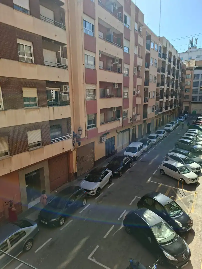 Vista exterior de Pis en venda en Valencia amb Balcó