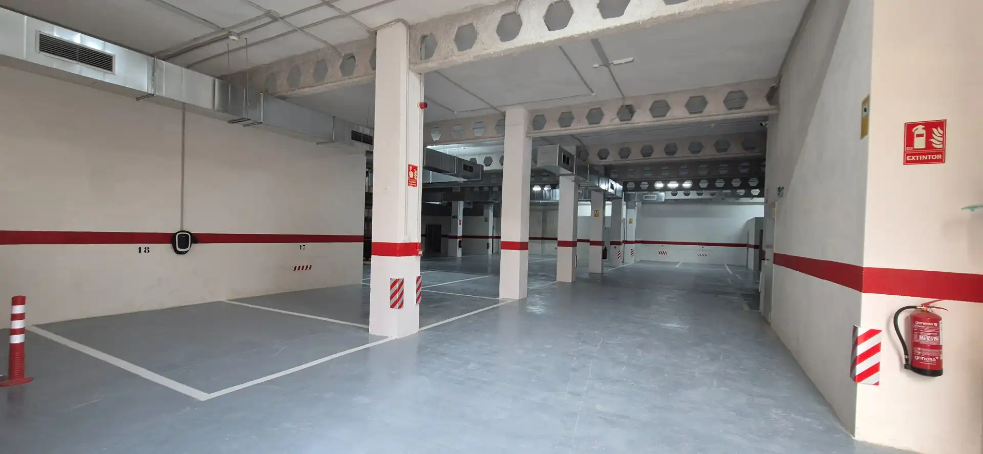 Parking of Garage for rent in Alfafar